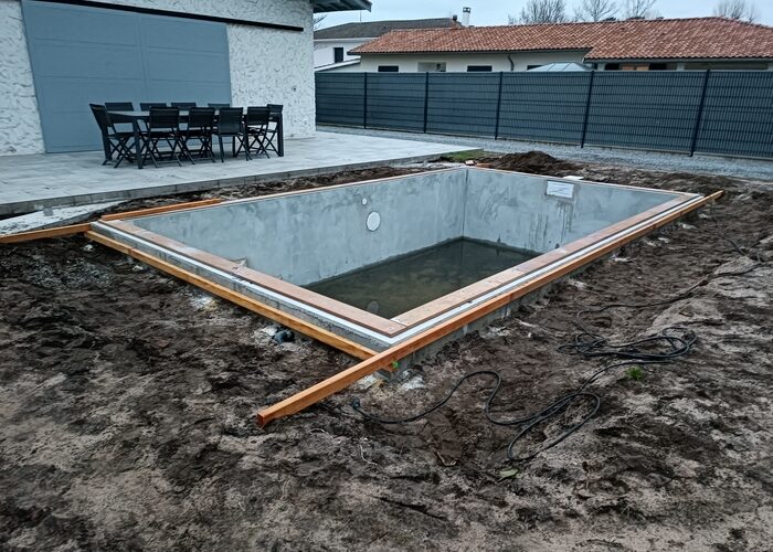 Terrasse bois exotique autour d'une piscine Andernos les bains 1