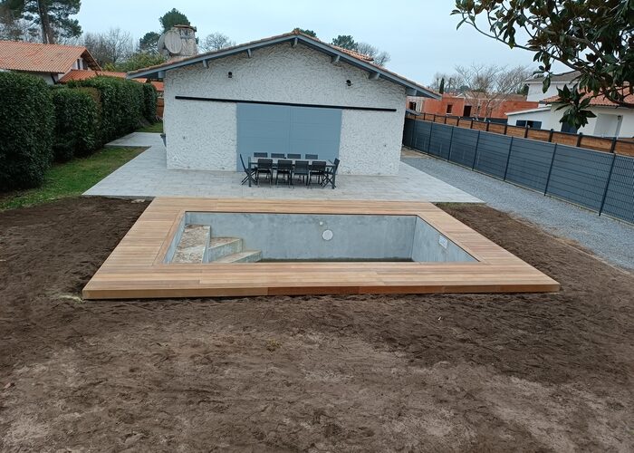 Terrasse bois exotique autour d'une piscine Andernos les bains 10