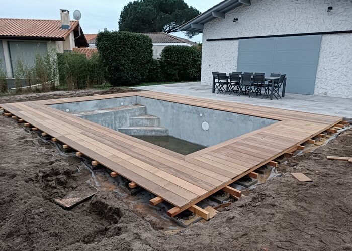Terrasse bois exotique autour d'une piscine Andernos les bains 6