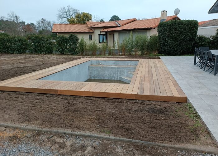 Terrasse bois exotique autour d'une piscine Andernos les bains 8
