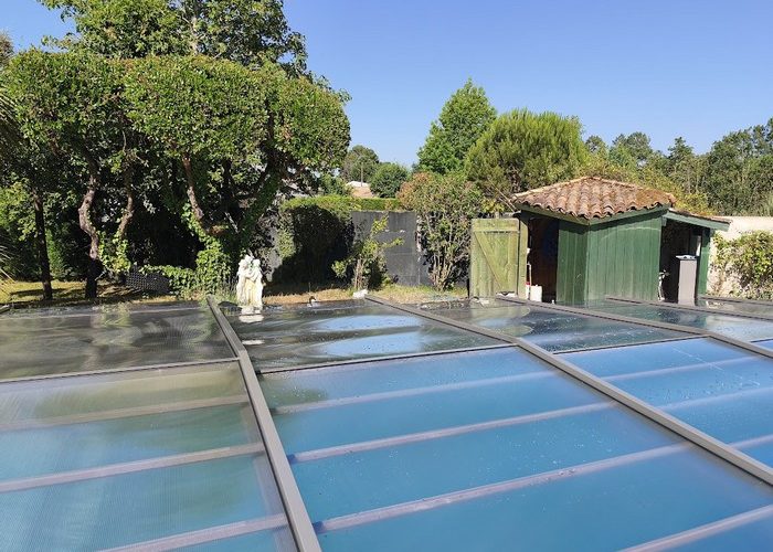 Abri extra bas pour sécuriser cette piscine de 12x6 au Porge 3