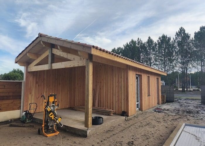 Création d'une extension en bois de 60m2 avec charpente bois couverture tuiles et menuiserie en aluminium 3