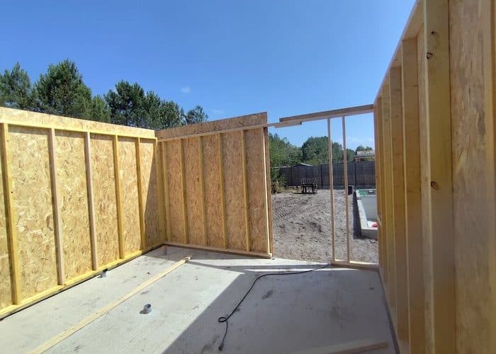 Création d'une extension en bois de 60m2 avec charpente bois couverture tuiles et menuiserie en aluminium 4