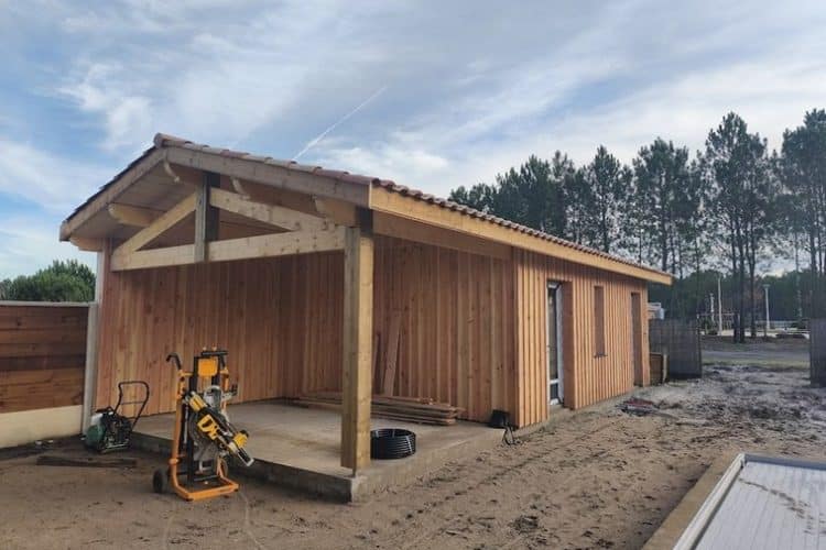 Création d'une extension en bois de 60m2 avec charpente bois couverture tuiles et menuiserie en aluminium Audenge