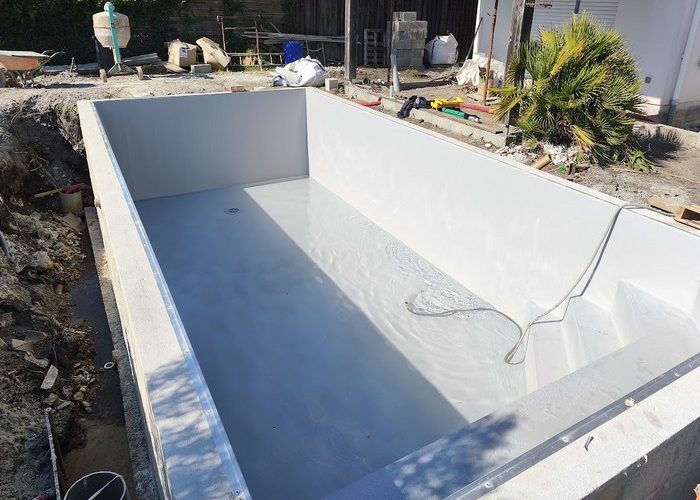 Création piscine traditionnelle maçonnée de 7.5 x 3.5 membrane armée à Andernos les bains 14
