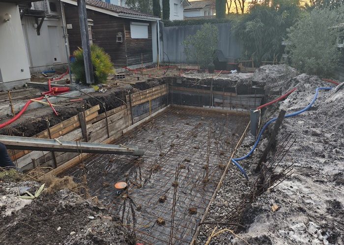 Création piscine traditionnelle maçonnée de 7.5 x 3.5 membrane armée à Andernos les bains 3
