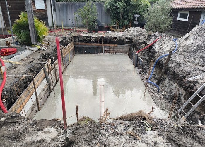 Création piscine traditionnelle maçonnée de 7.5 x 3.5 membrane armée à Andernos les bains 6