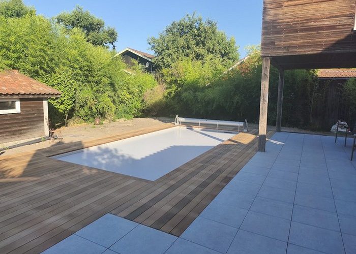 Création terrasse bois exotique et terrasse en dalle gré cérame sur plots à Andernos les bains 5