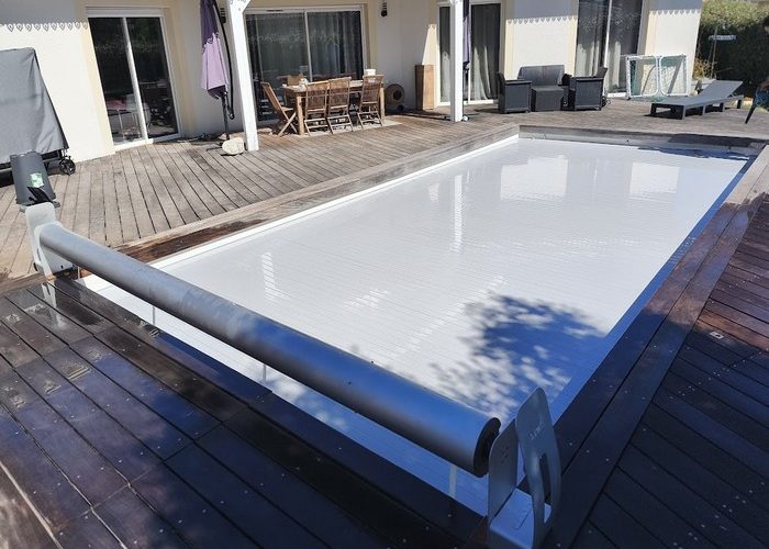 Installation d'un volet automatique de sécurité hors sol piscine 9x4 à Andernos les bains 3
