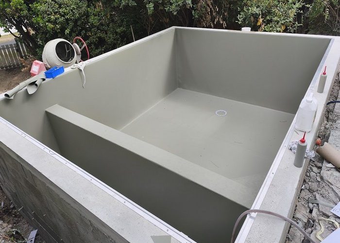 Piscine traditionnelle maçonnée menbrane armée avec volet immergé sous plage Piraillan Cap Ferret 1