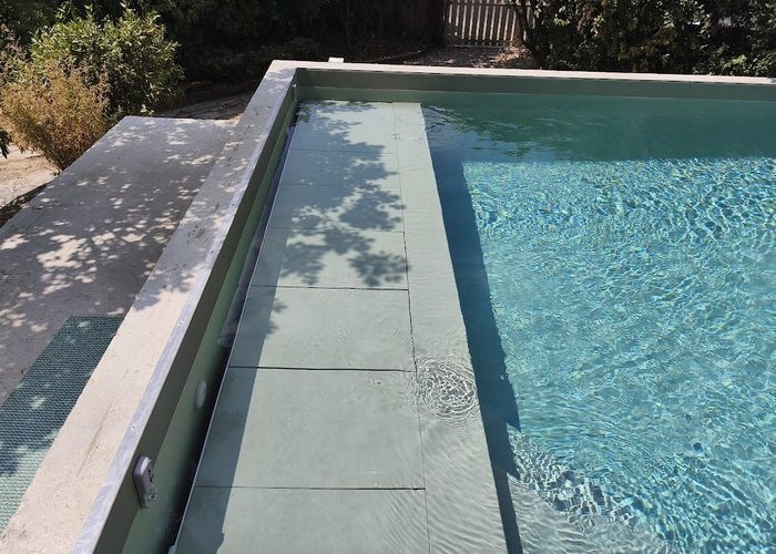 Piscine traditionnelle maçonnée menbrane armée avec volet immergé sous plage Piraillan Cap Ferret 4