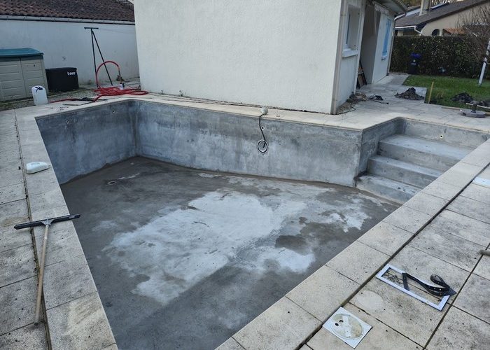 Pose membrane armée Délifol 150.100 piscine forme libre à Andernos les bains 2
