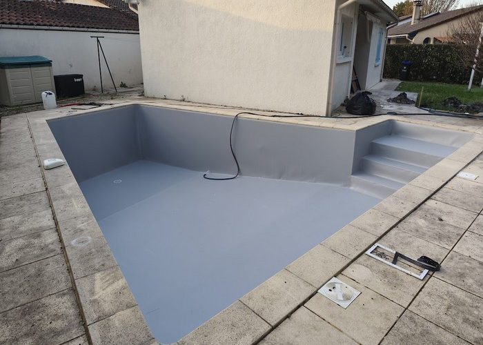 Pose membrane armée Délifol 150.100 piscine forme libre à Andernos les bains 6