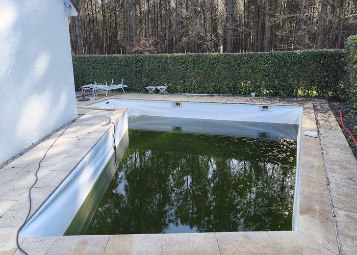 Pose membrane armée Délifol 150.100 piscine forme libre à Andernos les bains