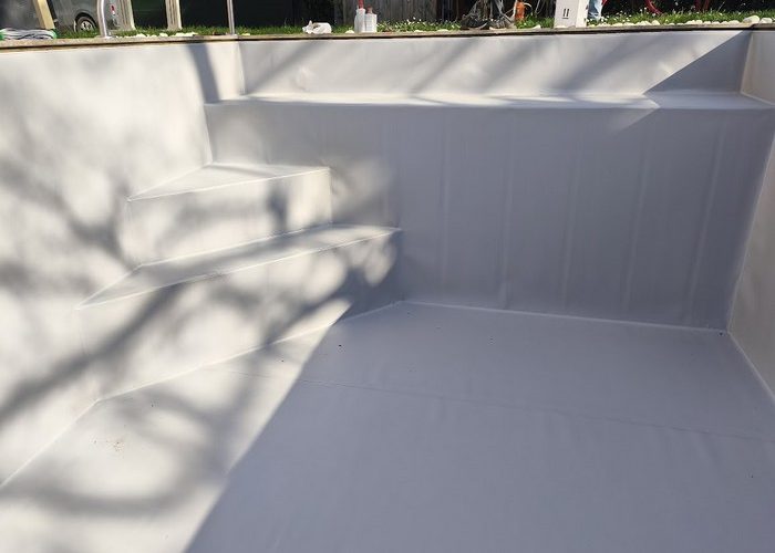 Pose membrane armée Delifol piscine de 7.5 x 3.5 à Andernos les bains 3