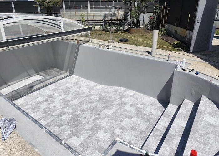 Pose membrane armée piscine de 8m x 4m avec escalier roman à Lège Cap Ferret 3