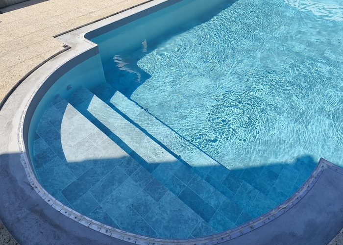 Pose membrane armée piscine de 8m x 4m avec escalier roman à Lège Cap Ferret 8