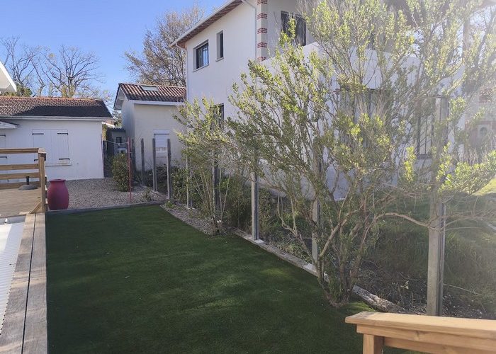 Réalisation d'une clôture avec poteaux béton et habillage volige Douglas 2