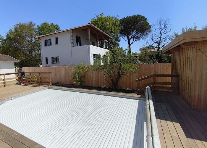 Réalisation d'une clôture avec poteaux béton et habillage volige Douglas 5