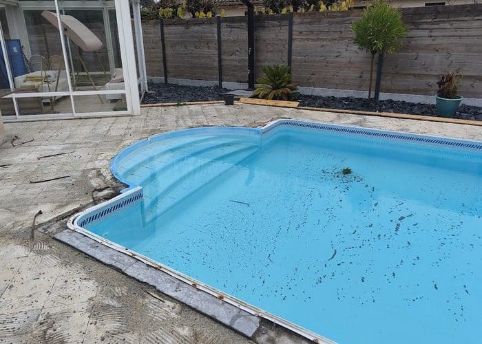 Rénovation d'une piscine traditionnelle à Gujan Mestras membrane armée, skimmers, tuyauteries et machinerie 1