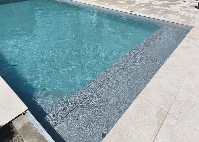 Rénovation d'une piscine traditionnelle à Gujan Mestras membrane armée, skimmers, tuyauteries et machinerie 11