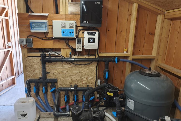 Rénovation d'une piscine traditionnelle à Gujan Mestras membrane armée, skimmers, tuyauteries et machinerie 5