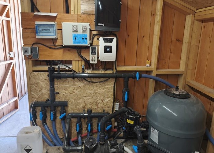 Rénovation d'une piscine traditionnelle à Gujan Mestras membrane armée, skimmers, tuyauteries et machinerie 5