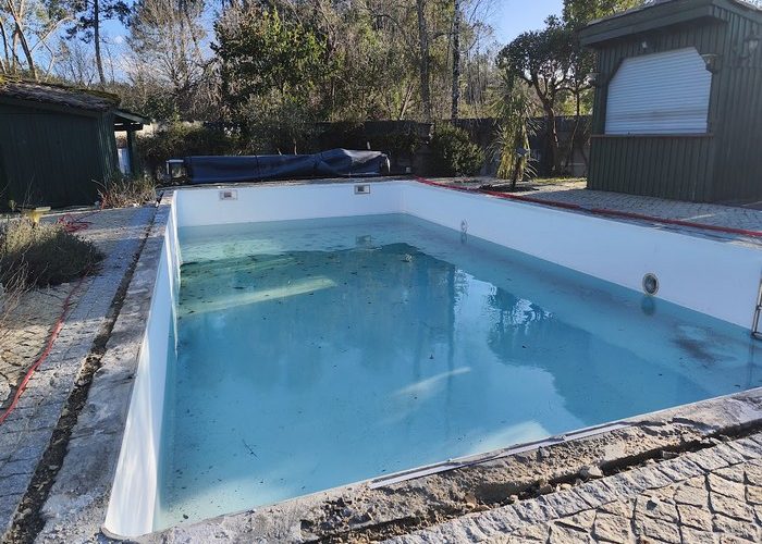 Rénovation piscine création escalier plage intérieur et membrane armée au Porge
