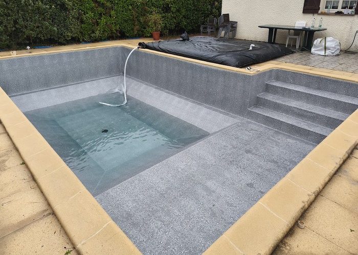 Rénovation piscine pose d'une membrane armée Delifol decor à Andernos les bains 8