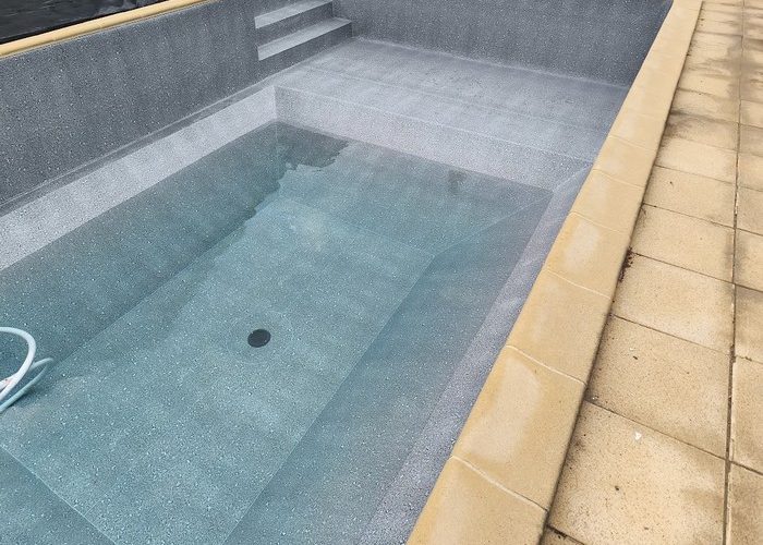 Rénovation piscine pose d'une membrane armée Delifol decor à Andernos les bains 9