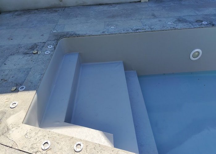 Rénovation piscine pose membrane armée Delifol 150.100 gris béton 4